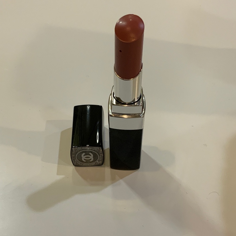 CHANEL Luxurious Deep Red Lipstick